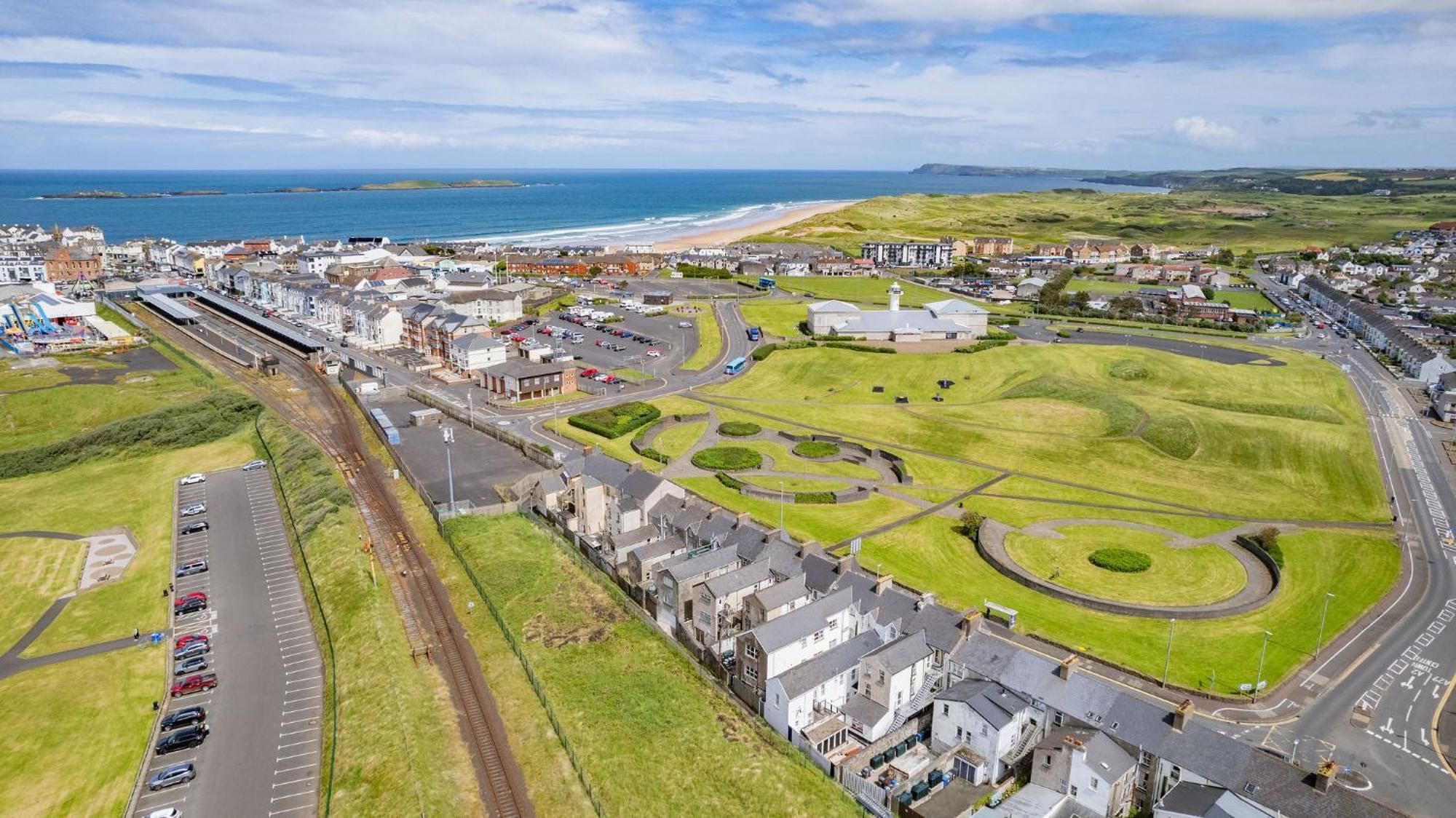 1 Dunluce Park - Portrush By The Sea Apartment ภายนอก รูปภาพ